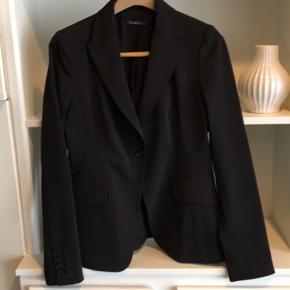 Tahari Jackets & Blazers - Tahari like new jacket
